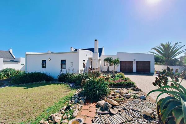 Must see 3 Bedroom Home in Jacobsbaai

This beautiful home is perfect for family living. ...