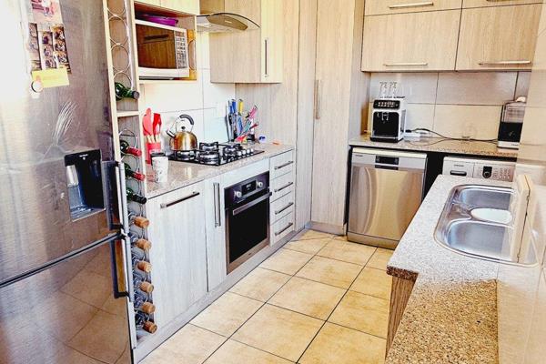 This Lovely Modern Duplex is situated in secure complex and consist of 3 Tiled Bedrooms with Built-In Cupbaords and Main Bedroom has a ...