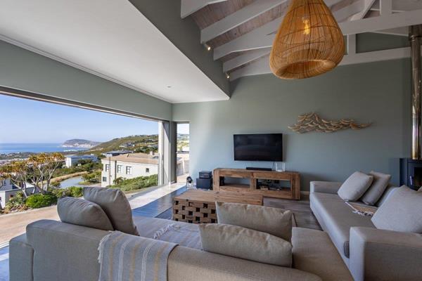 3 BEDROOMS/3 BATHROOMS – SLEEPS 6

Upmarket and stylish holiday home with stunning ...