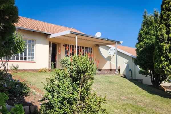 This lovely village is situated in the sought after and delightful suburb of Helderkruin located about 26 km west of Johannesburg in ...