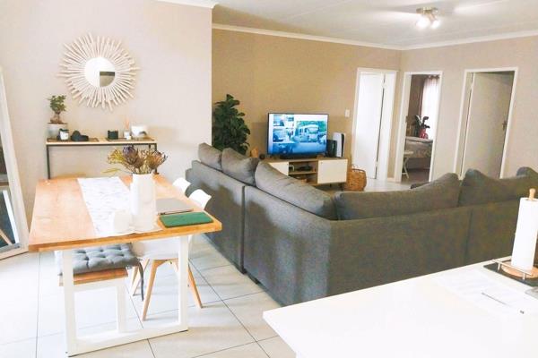 Stunning 3 bed, 2 bath garden apartment with gas hob, gas braai and gas geyser. Open plan living and kitchen area flowing out onto the ...