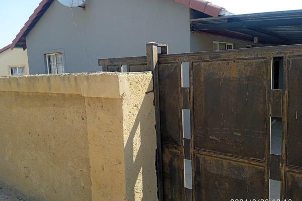 Studio apartment with own kitchen area,loo,shower and basin, walled and gated  in Cosmo City extension 8 .Property is just behind Usave ...