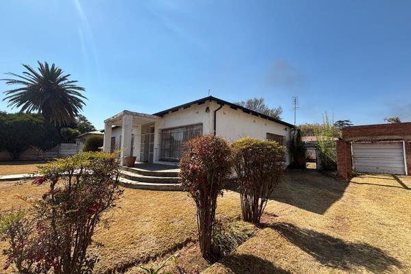 This conveniently located three-bedroom home in the heart of Randfontein CBD offers ...