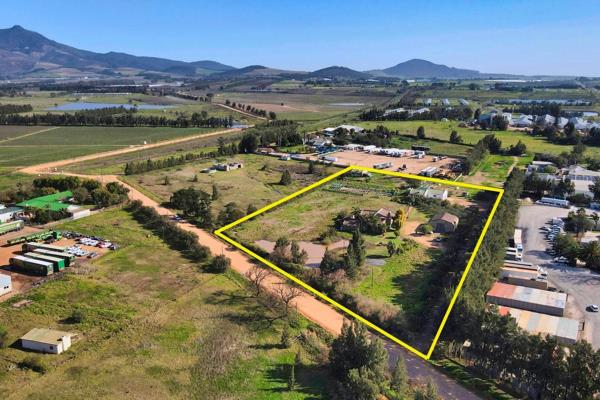 Located in the heart of the Boland region, near Paarl, Klapmuts, and Franschhoek, this 2.24 HA property offers a unique opportunity for ...