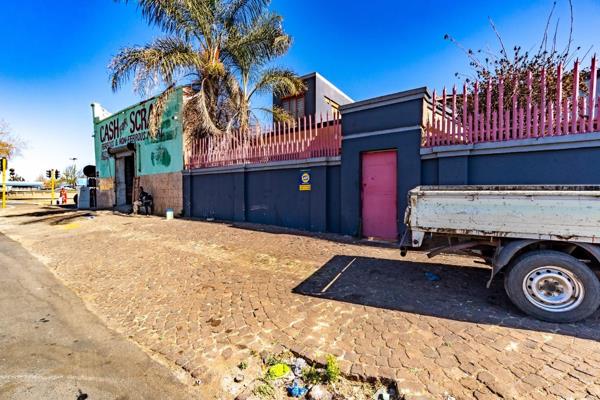 Premises located in Brakpan central up for sale. Property is zoned commercial and is an ideal property for the savvy investor.
3 ...