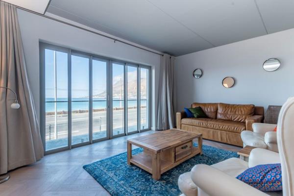 Discover the epitome of coastal elegance with this stunning apartment, offering breath taking panoramic ocean and mountain views. ...