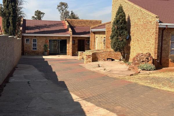 Discover the ultimate investment property, perfectly located within walking distance to VUT! This newly renovated 37-bedroom property ...