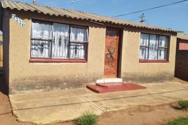 2-bedroom house, ideal for family living for Sale!!
This property offers you a Lounge area that can also be a tv room. 
2-bedrooms ...