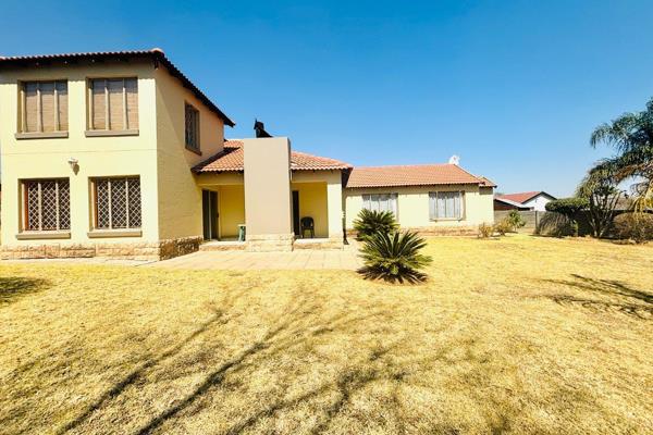 This modern home awaits you to call it your own!
It is located in the vibrant neighbourhood of Noordwyk and only a stone’s throw away ...