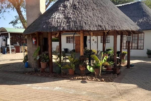 3 bedroom, 1 bathroom for  R6500 in the bushveld to rent

2.8 km out of Bela Bela this beautiful thatched house is for rent.

It ...