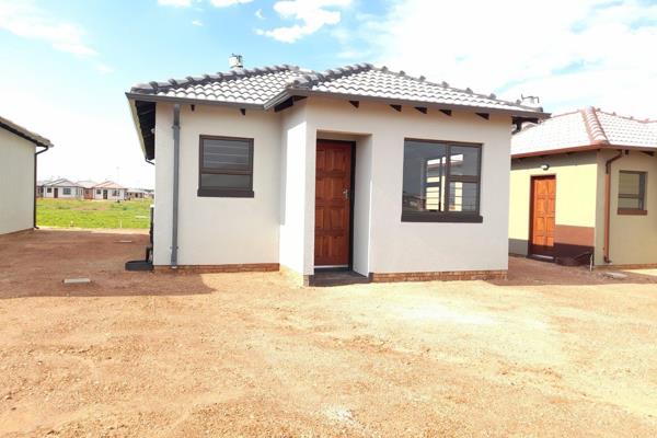 A beautiful luxurious home 3 bedrooms house at Soshanguve VV. A home consist of 2 ...