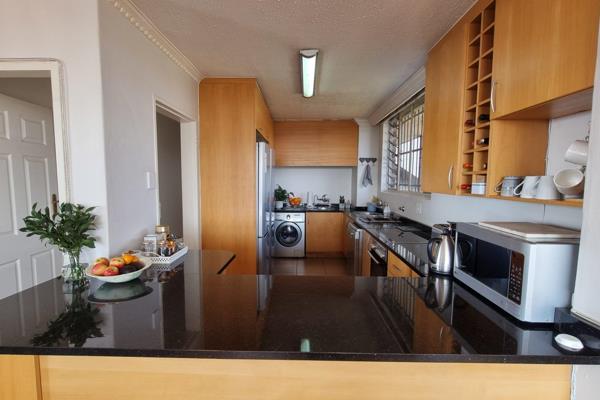 This lovely modern 3 bedroom 2 bathroom flat is located on the 6th floor of the popular ...