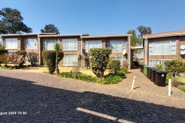 CHARMING TWO BEDROOM TOWNHOUSE | COMMUNAL SWIMMING POOL | SAFE AND SECURE COMPLEX

Why ...