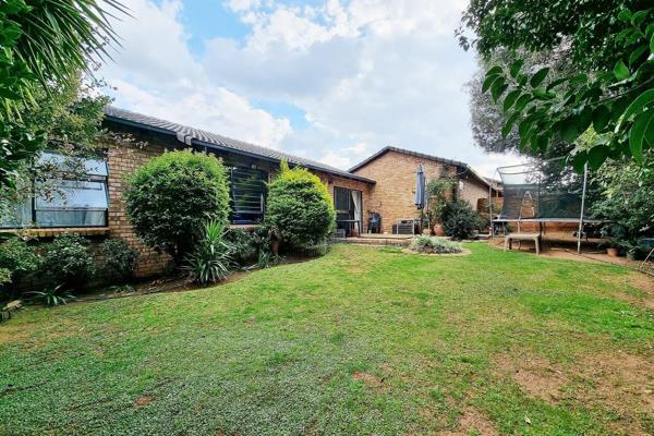 Secure and Serene Simplex Living in Randpark Ridge!
Discover the perfect blend of ...