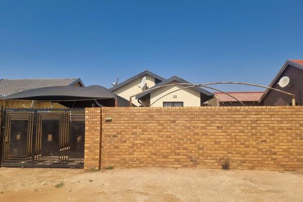 Step into this family home offering 2 good bedrooms, main bedroom has Built-In-Cupboards, 
Functional Kitchen with 4 plate stove ...