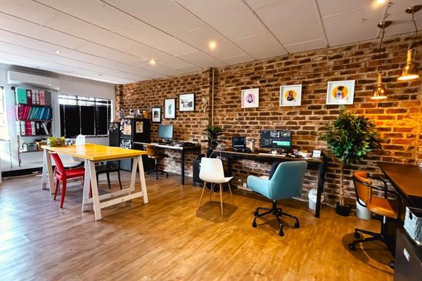 Here we have a dynamic office space. The primary room is spacious, consisiting of fresh wooden floors and lovely facebrick blends; ...