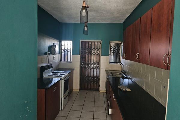 A lock up and go to let in unit 3 mmabatho.
This beautiful 2 bedroom flat in well secured complex offers 
???A ground floor flat with ...