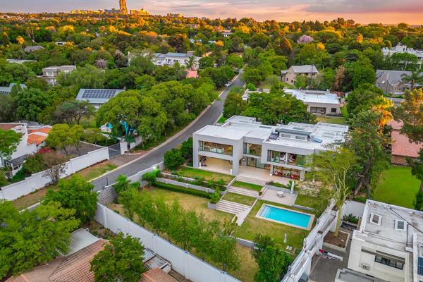 GATEWAY to a HIDDEN GEM minutes from SANDTON CBD
DUXBERRY DREAM. This secure, boomed exclusive suburb boasts zero crime, cameras and ...