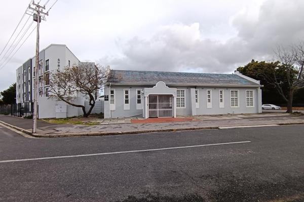 Offering 170m2 underroof, built on a 482m2 erf with a GR4 zoning and business usage, this property is currently used as a church. It ...