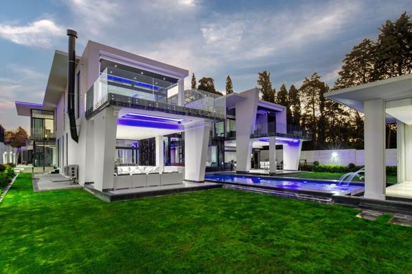 Captivating Ultra Modern &#160;Residence in Prime Bryanston.
Seeking the Pinnacle of Luxury then be captivated by this extraordinary ...