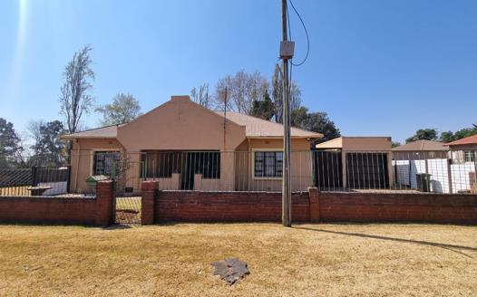 3 Bedroom House for sale in Selection Park