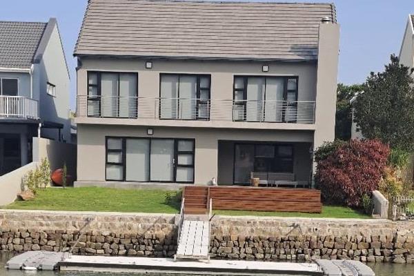 4 Bedroom House for rental from 13 December 2024 - 5 January 2025. 
Beautiful modern ...