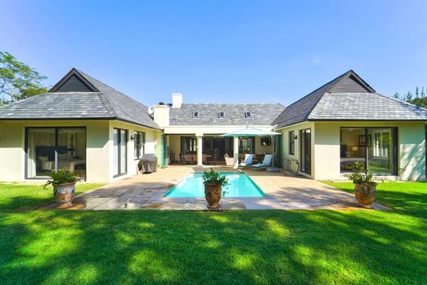 Exclusive Sole Mandate. This gorgeous single storey home sits overlooking the 11th fairway of the Jack Nicklaus golf course in Pearl ...