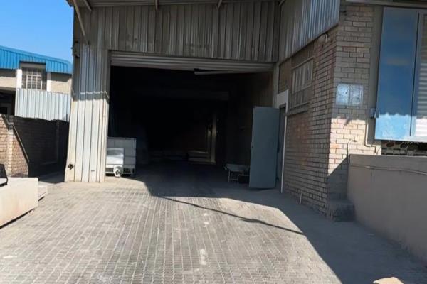 19 SESMYLSPRUIT STREET, Sunderland Ridge

This warehouse, located within Sunderland Ridge, Centurion.

This property has paving ...