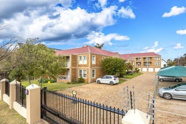 Exclusive sole mandate. 
Modern apartment in sough after central Durbanville. This well maintained apartment offers two good size beds ...