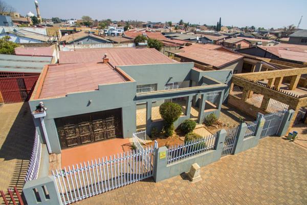 Experience comfort and style in this spacious family home, perfectly situated in one of Lenasia&#39;s most desirable areas. This ...