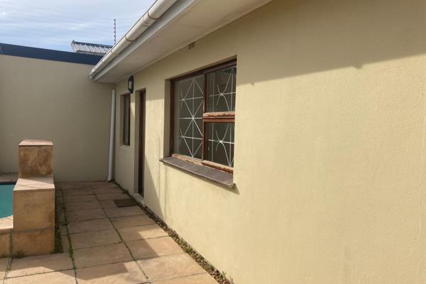 One-bedroom separate entrance available for rental at R6500 per month.
 Located in close proximity to places of worship, schools, shops ...