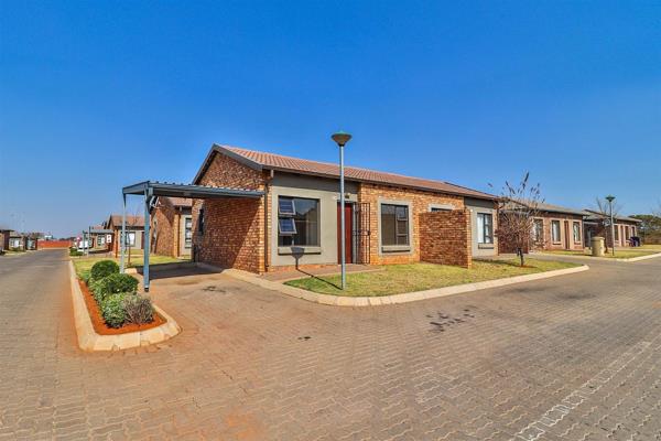 Welcome to your new home in the sought-after Crystal Park, Benoni! This stunning townhouse features 3 spacious bedrooms, a sleek modern ...