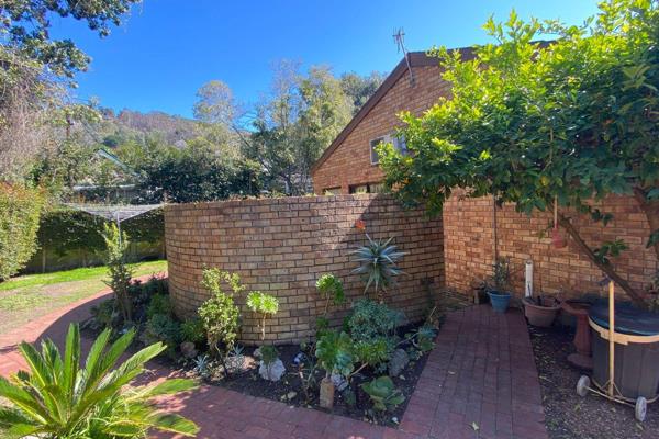 Nestled in the picturesque neighborhood of Paarl Central West, this charming face brick home offers both convenience and tranquility. ...