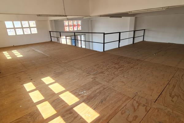 125sq mt floor space plus mezzanine and a separate storage area at the back.
This commercial space features:

&gt;High visibility ...