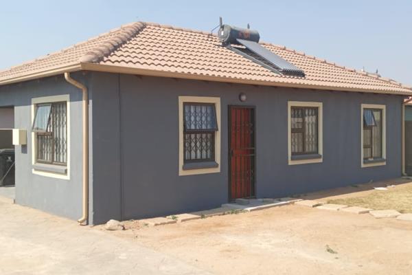 3 Bedrooms with BIC in ensuit with a shower

Lounge

Kitchen

Bathroom

Tiled

Boomgate

Windmill Park ext.35


Here is ...