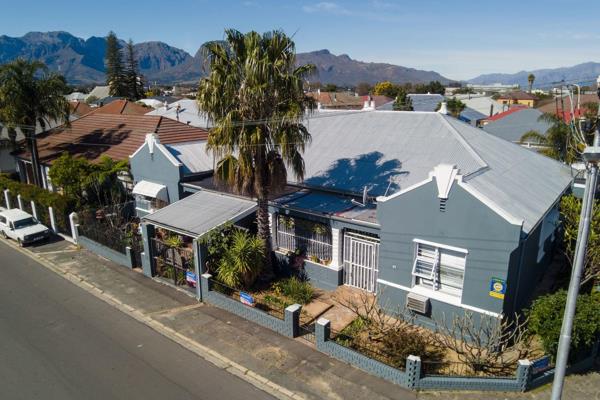 This setup in Paarl is ideal for someone looking to have a primary residence with the option of rental income or for a full investment ...