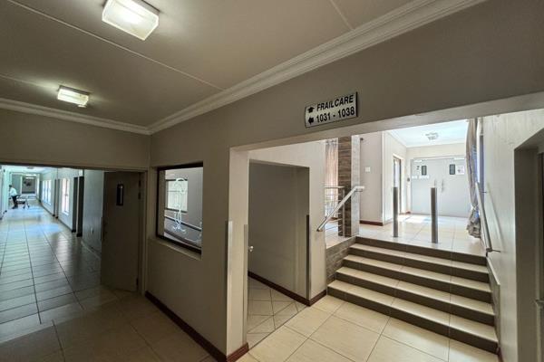 Beautiful 3-bedroom house available in Pretoria East Retirement Village. 
Unit comprises ...