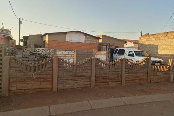 Take this opportunity to start your investment portfolio with this house.

LOCATION
Mandela Zone9, quiet side in the area.
Near ...