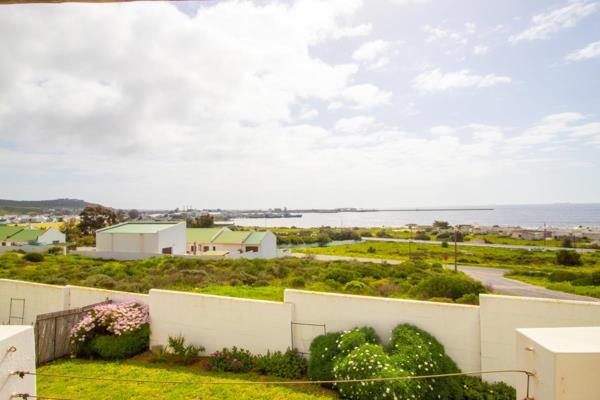 Charming 2-Bedroom House with Dual Bachelor Flatlets and Breathtaking Ocean Views in St. ...