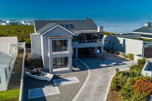 3 Bedroom House for sale in Yzerfontein