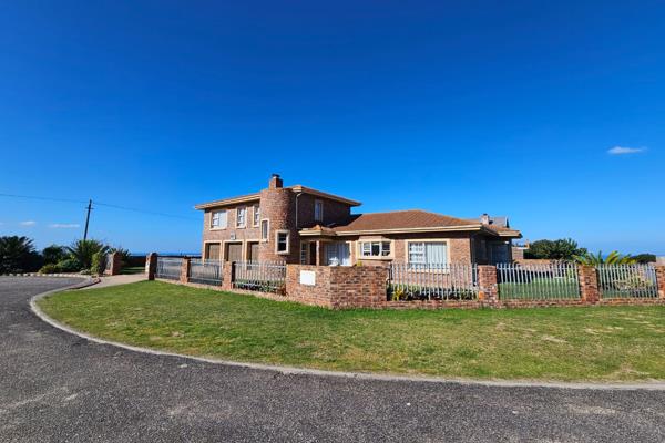 Situated in a quiet Cul-de-Sac in Tergniet, this low maintenance face brick home with sea views from several positions in the house ...