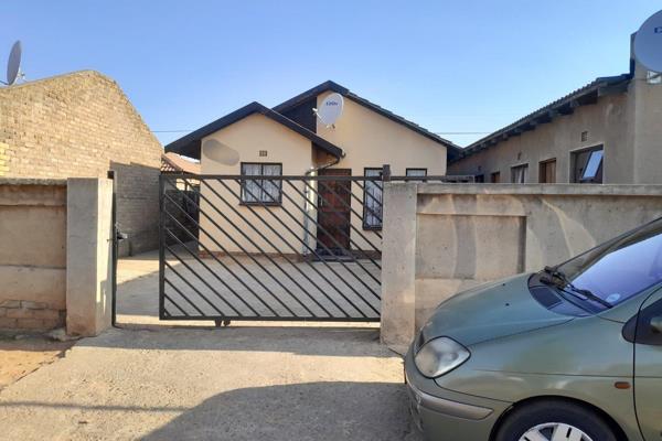 2beds BIC 1 separate bath and toilet separate fitted kitchen and lounge property in ext 11 protea glen with outside tenants  near ...