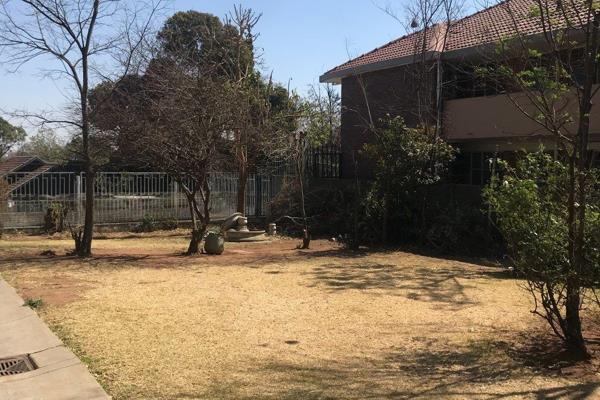 An apartment that is ideally located on Louis Botha Ave, Angeline Heights in Savoy Estate, and is a sunny garden unit on the first ...