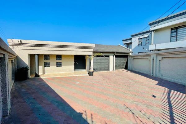 Magnificent three bedroom home | entertainers delight | three garages plus extra parking ...