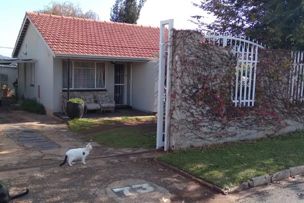 In quiet well maintained street in Sophiatown, three bedroomed house with one bathroom, open plan kitchen to lounge and sunroom.  Patio ...