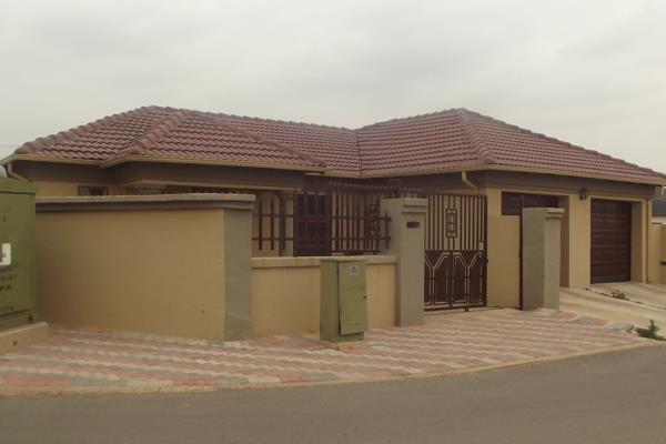 Beautifully kept family home, offering 2 tiled bedrooms, 2 bathrooms (main en-suite) ...