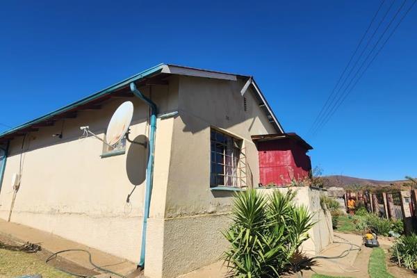 3 Bedroom house in quiet neighborhood ideal for pensioners or first time buyers.
Lovely mountain views.