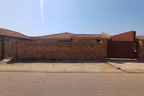 Diepkloof Zone 2 Phase 1
This home presents a three fitted bedrooms nestled in the ...