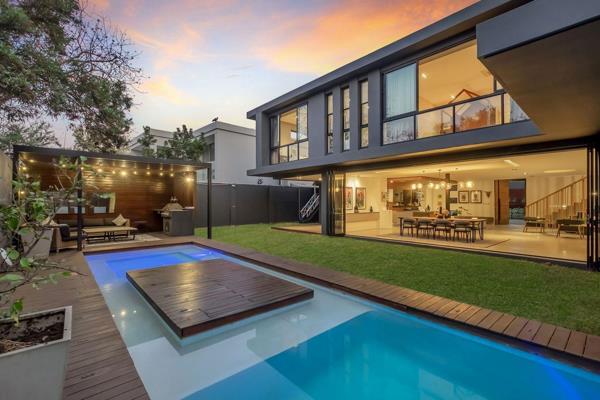 This architectural masterpiece on 812m2, within a 24 hour guarded enclosure, combines functionality and design with a spectacular ...