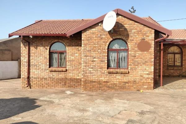 This property offers 3 bedrooms with built-in cupboards, 1 traditional bathroom, an open plan lounge and a fitted kitchen.

The property is secured with perimeter wall and lockable gate, a covered carport and it&#39;s situated ...